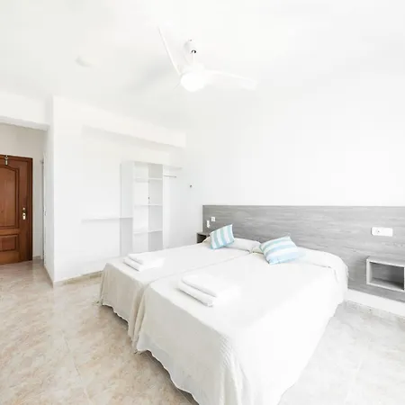 Hostal Cala Llombards Affittacamere