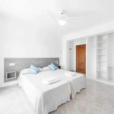Affittacamere Hostal Cala Llombards *