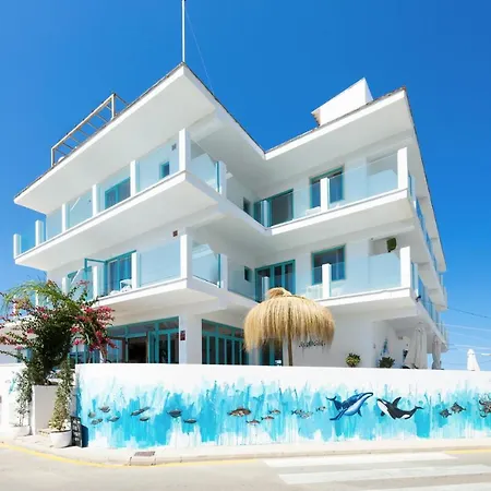 Hostal Cala Llombards Guest house