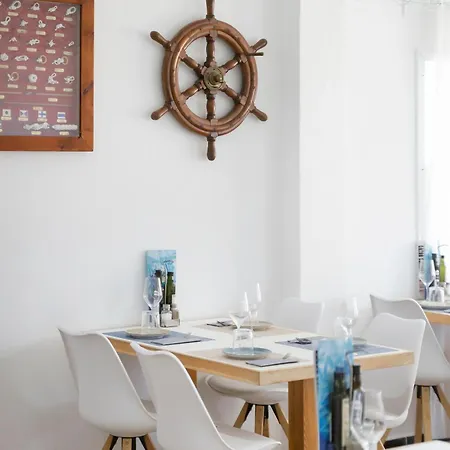 Guest house Hostal Cala Llombards