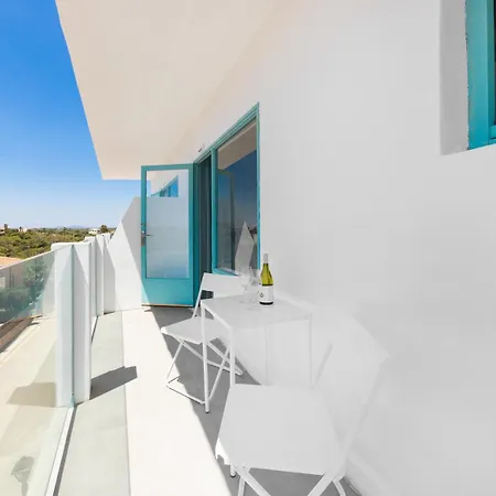 Hostal Cala Llombards Guest house