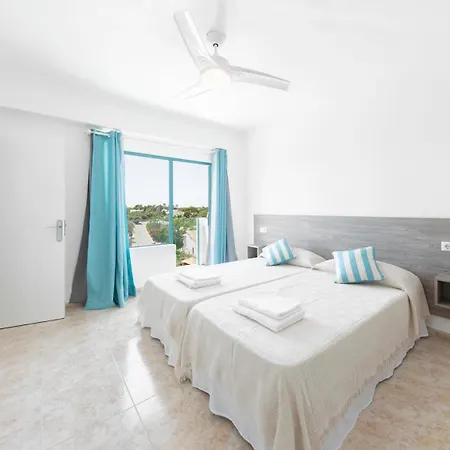Hostal Cala Llombards