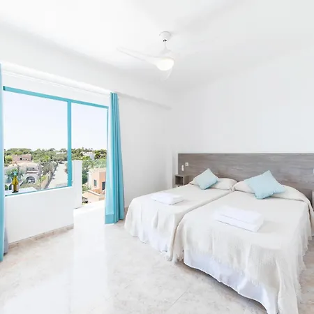 Hostal Cala Llombards *